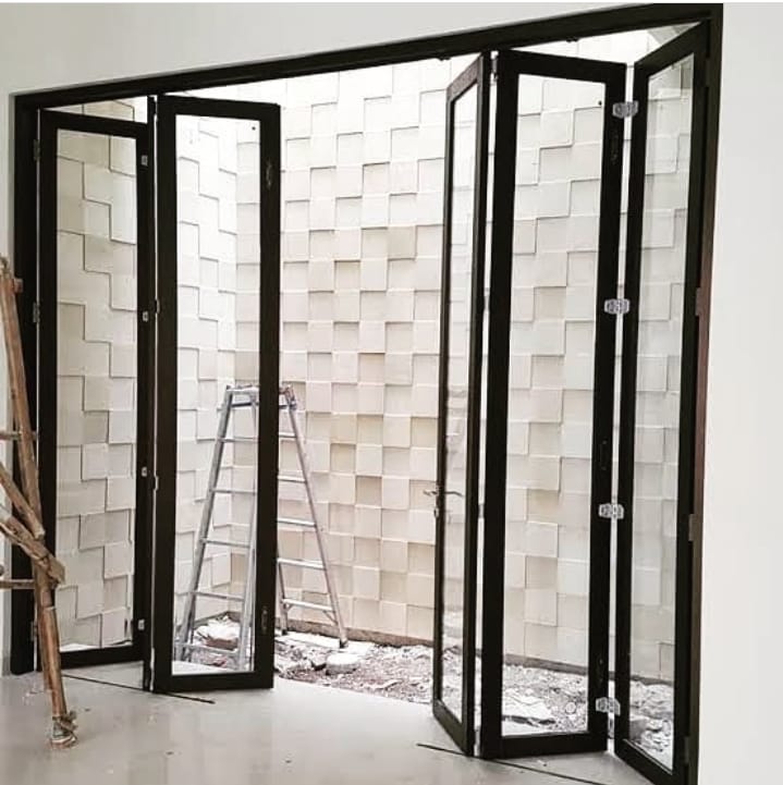 pintu lipat kaca