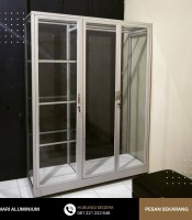 lemari pakaian gantung