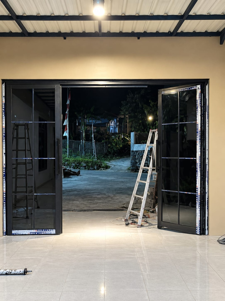 pintu sliding swing aluminium kaca